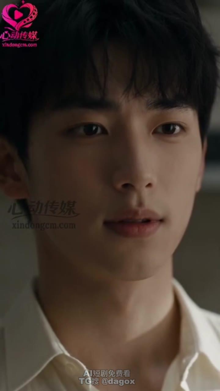 年轻男子察觉身边人的态度发生变化