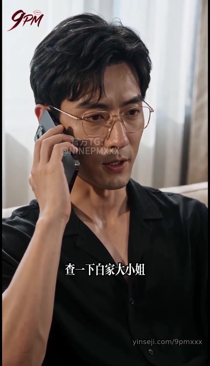 叶导要求小薇把酒店与房间信息发到手机