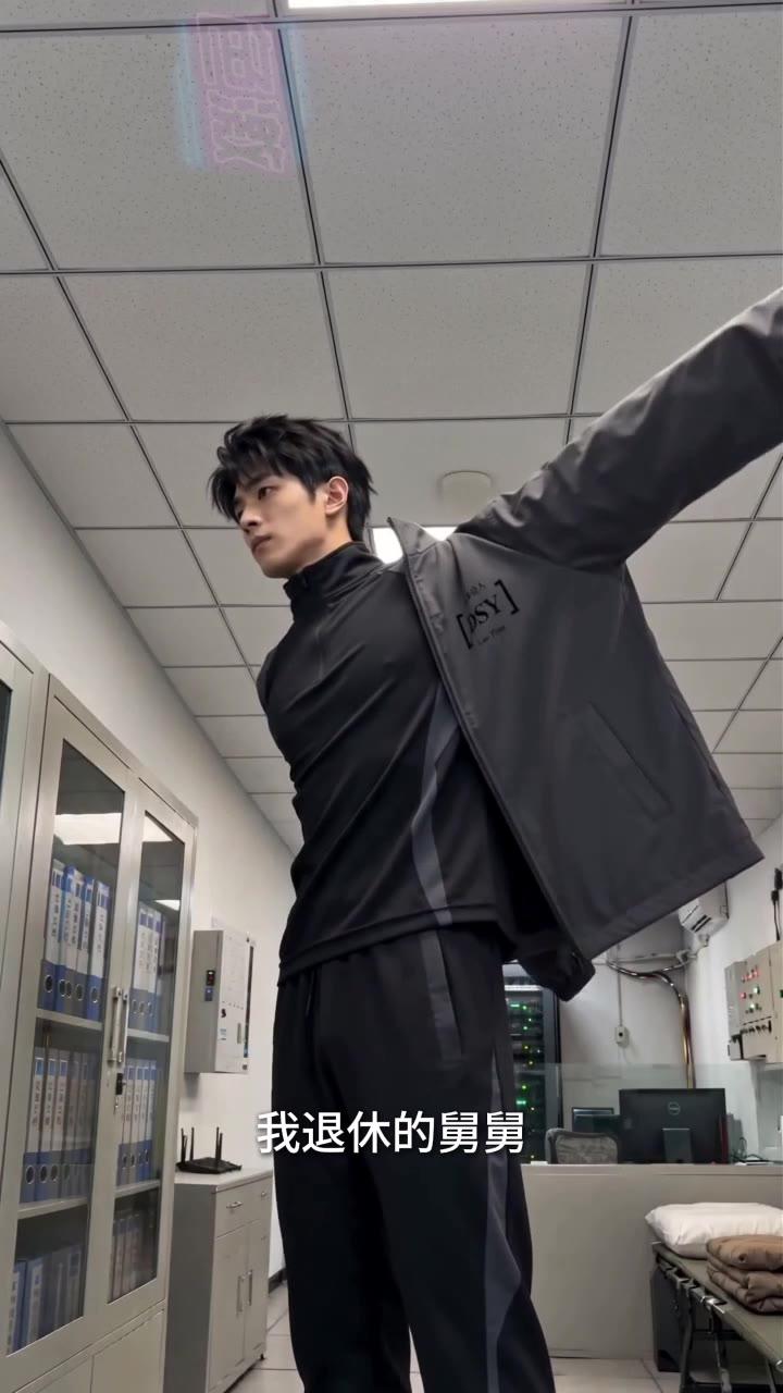 金东振在网络机房工作