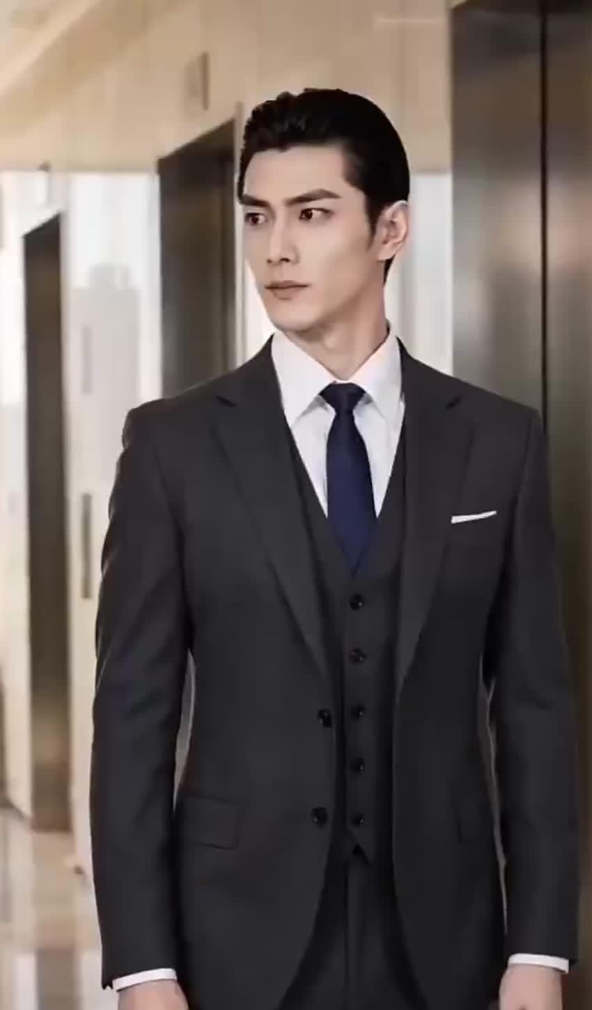 新公寓走廊里的李博