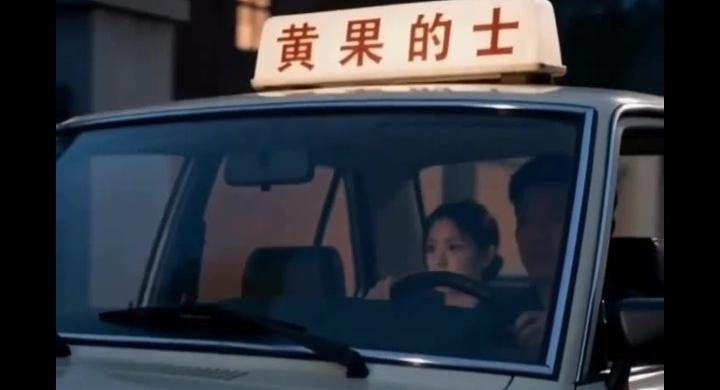 温益独自站在老宅门外，回想自己的来历