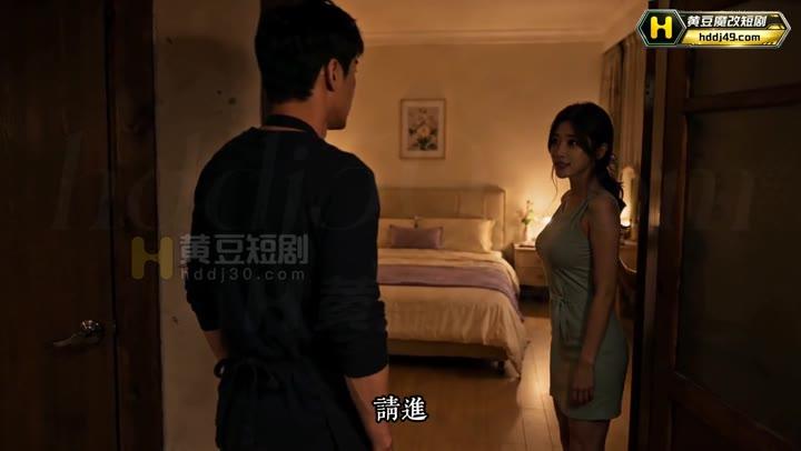 伯母在夜晚请青年进入房间谈话