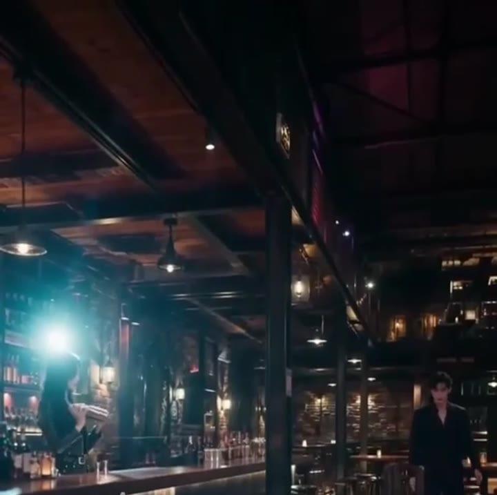 安老板在暗香酒吧与莫天豪对峙