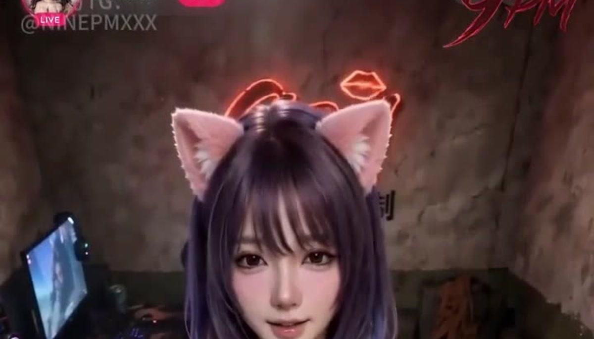 如熙在网吧包间继续直播