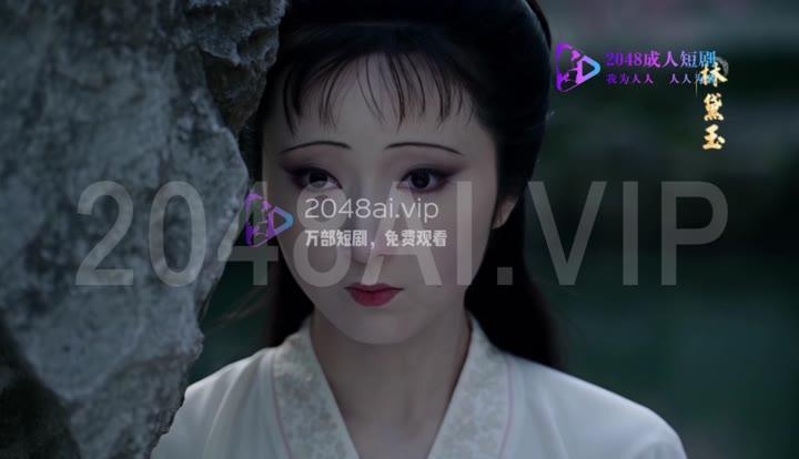 林黛玉在园中石后观察院落动静