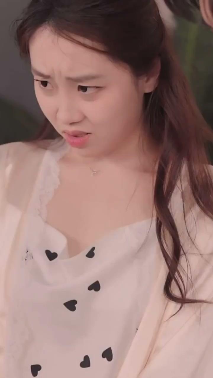 成年女儿面对母亲干预时感到为难