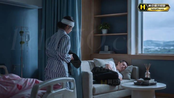 苏婉在病房尝试下床活动