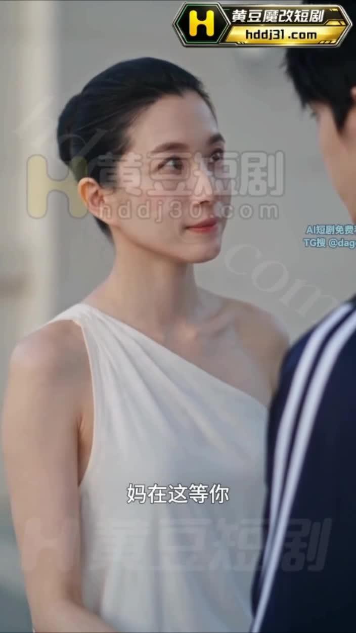 李老师在模拟考试结束后等待思雨