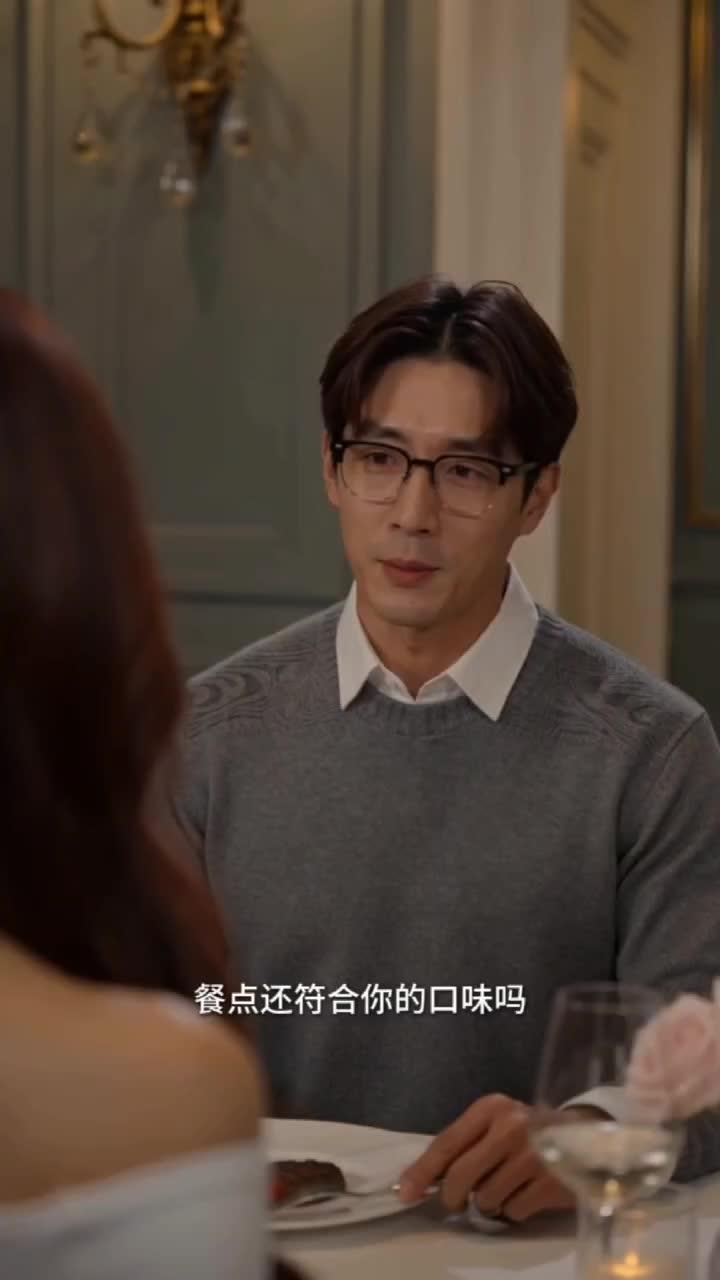 徐教授在餐厅询问晚餐是否合口味