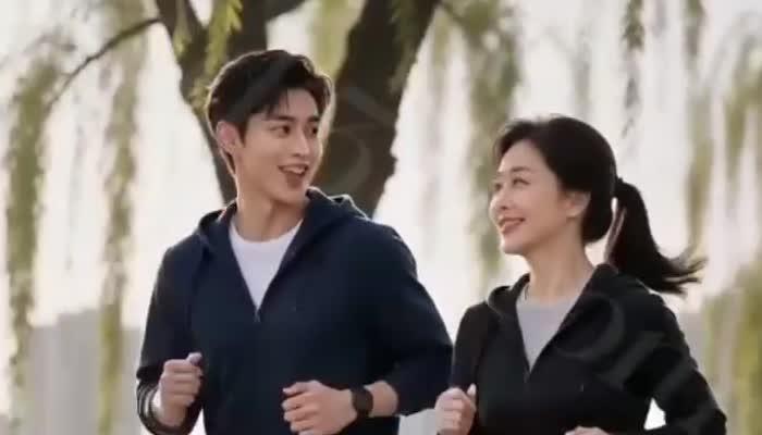小林与苏沛真在河边晨跑