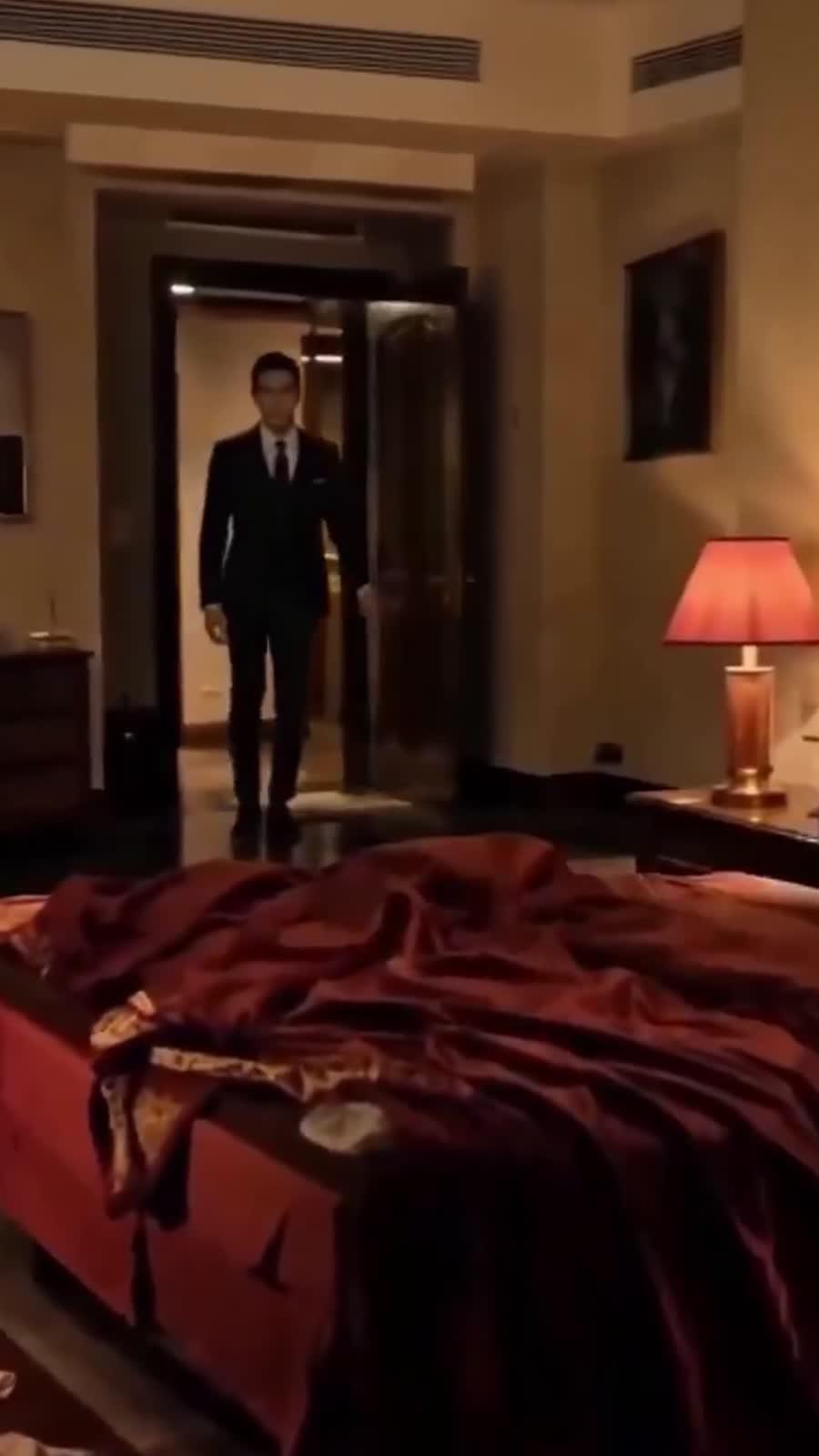 李博进入会面房间