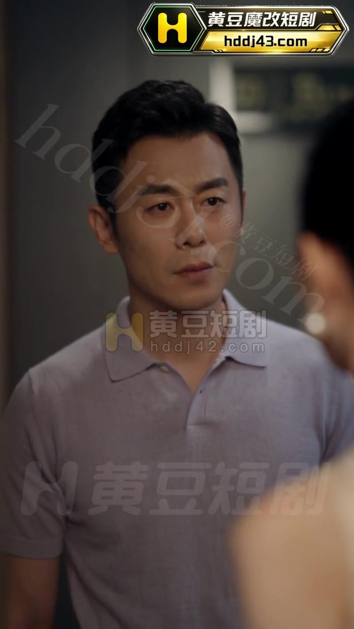 陈卫国在住处与李老师交流