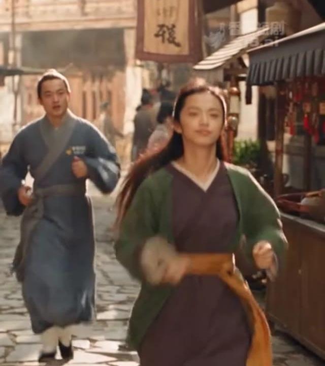小郭与秀才走在街上准备返回客栈