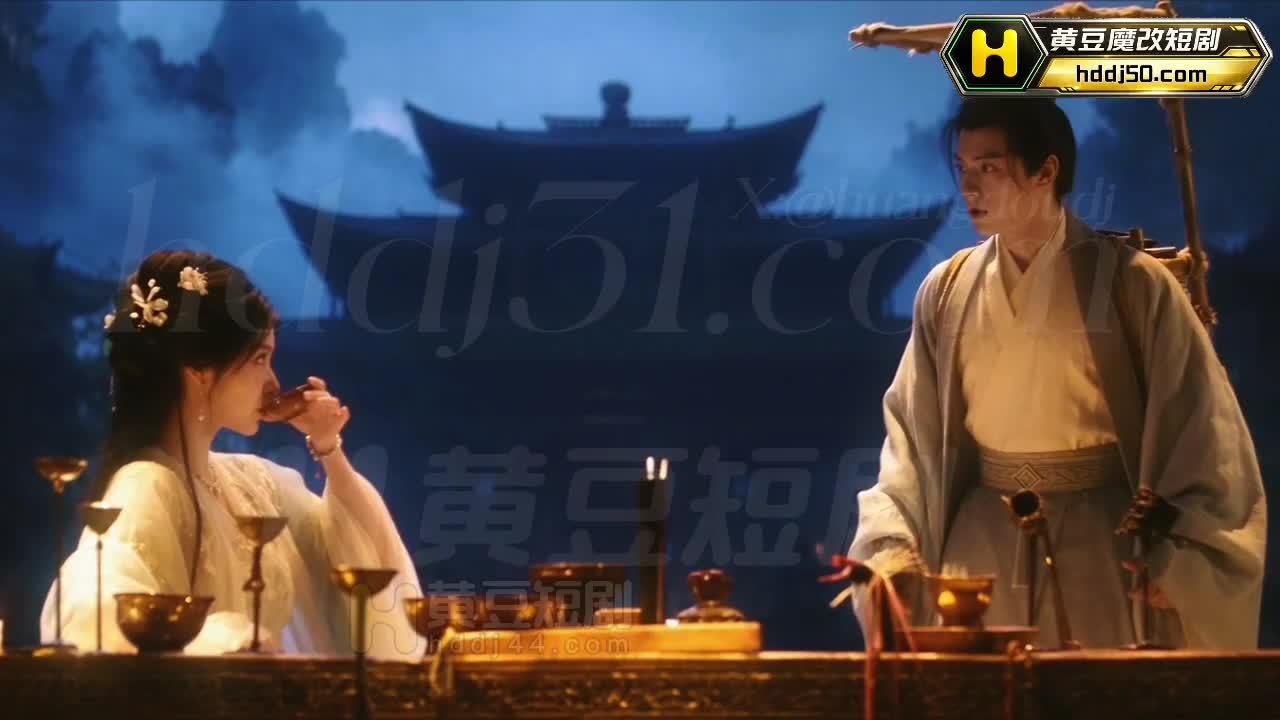 书生与白衣女子在古寺酒桌旁相遇
