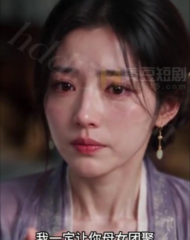 夫人在室内向少侠讲述失女往事