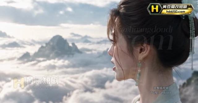 浅青衣装人物在云海前谈起战后的异常