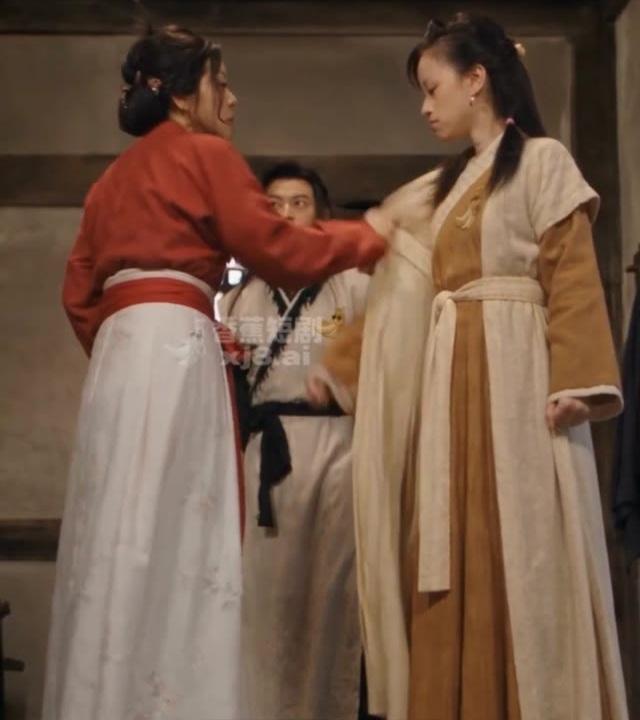 掌柜与朱无双在客房当面对峙