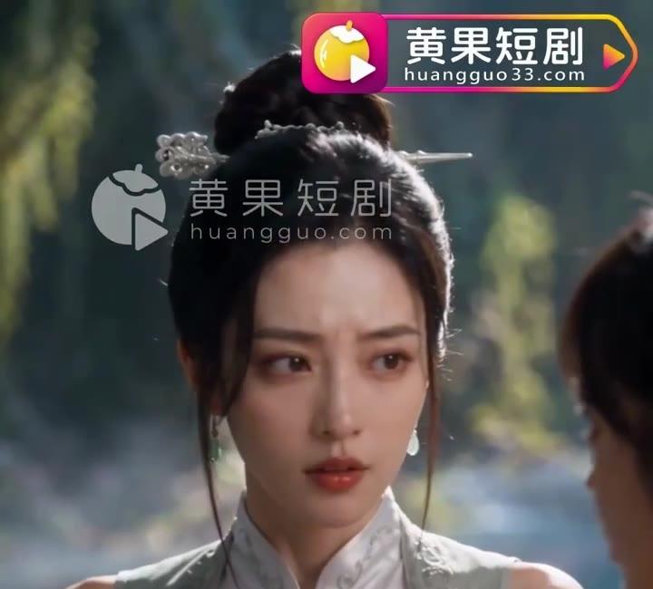 百花宫弟子在湖边保持警惕