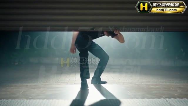 顾言进入有木地板的训练空间
