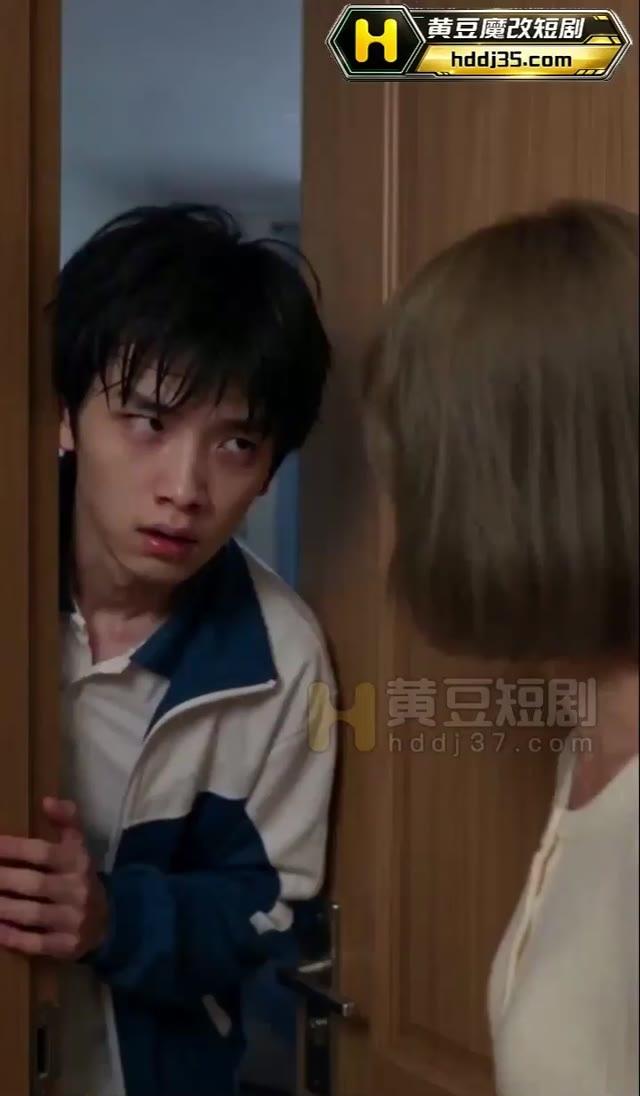 姐弟在出门前讨论如何代替赴约