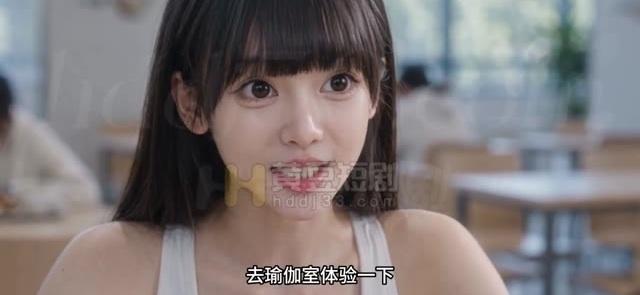 苏瑶在午饭时说明瑜伽体验安排