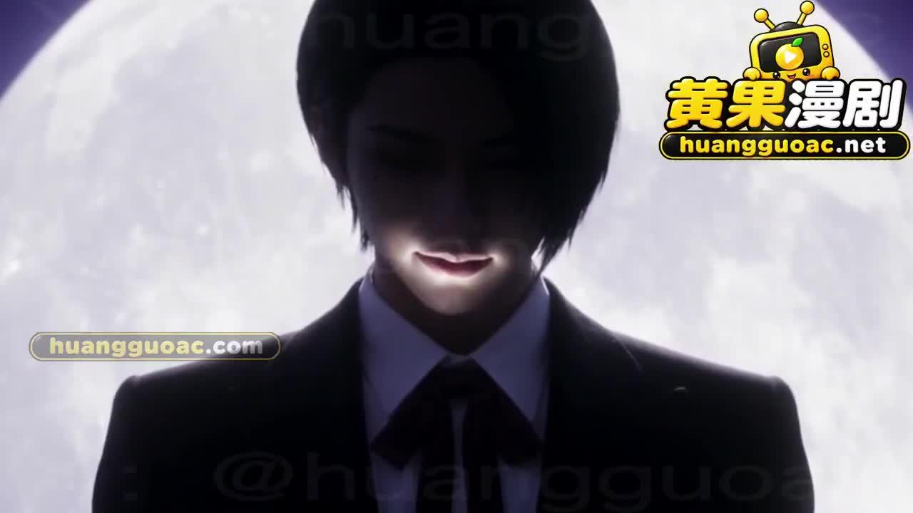 黑衣身影出现在工地月光下