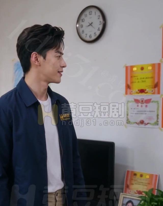 小林接受邀请来到表姐家中