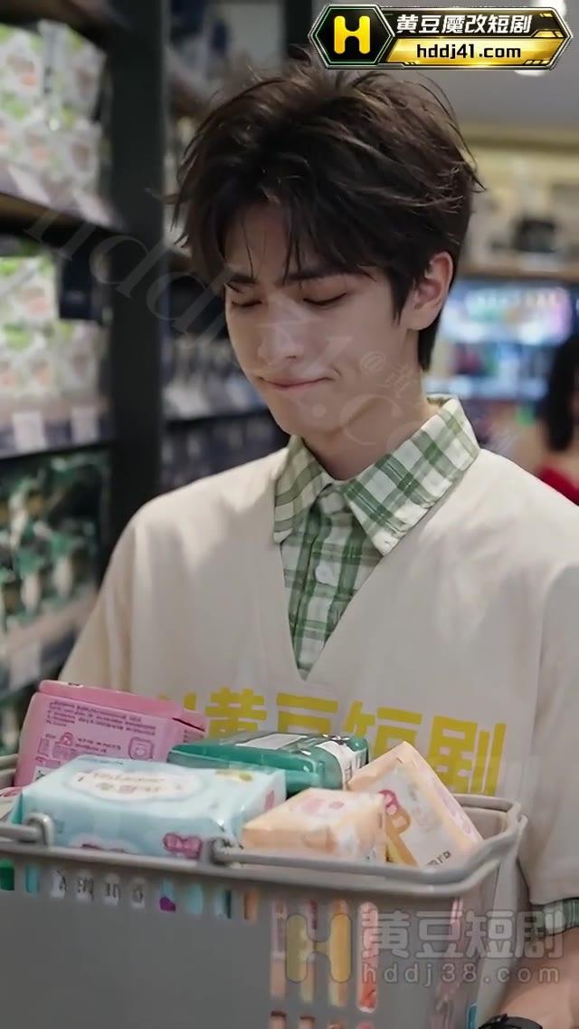 秦寿在商店选购卫生用品