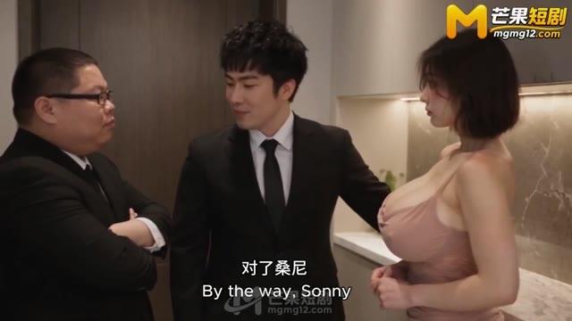 领导告别时与桑尼交谈