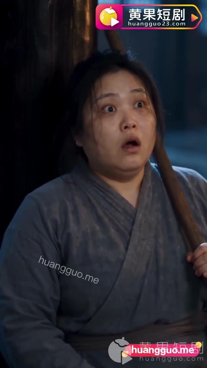 灰衣男子在圣殿附近出现