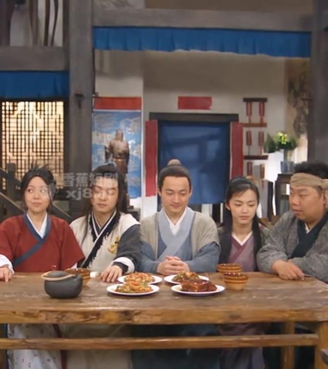 客栈众人重新围桌吃饭