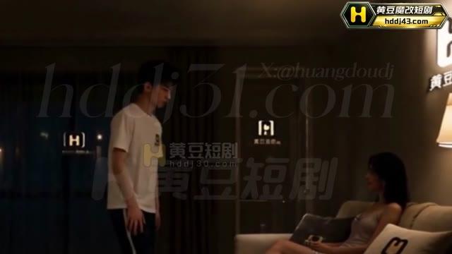 陆浩来到刘老师家的客厅