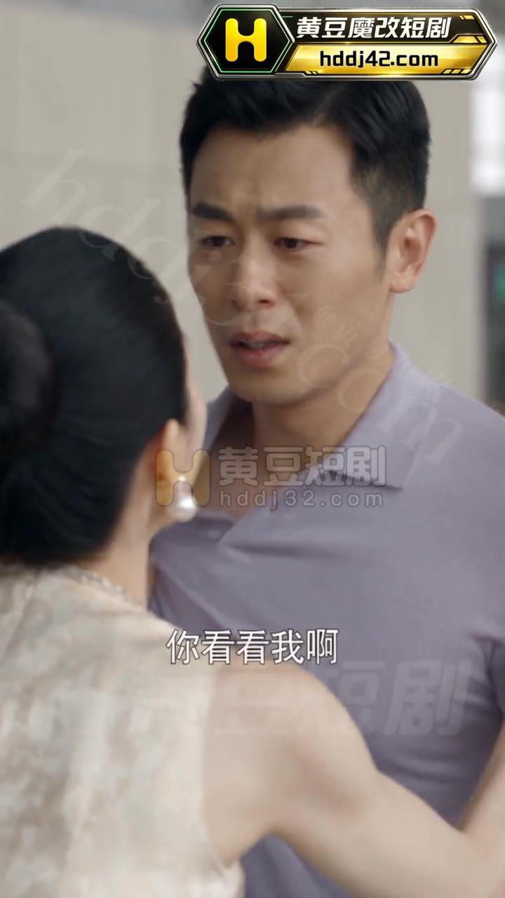 陈卫国在机场面对李老师的询问