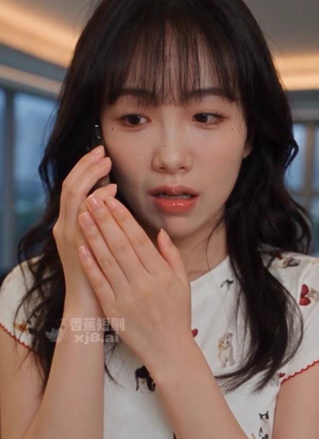女子接听文姐的电话