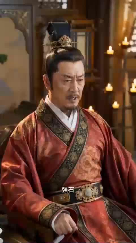 刘大人穿红色长袍在室内说话