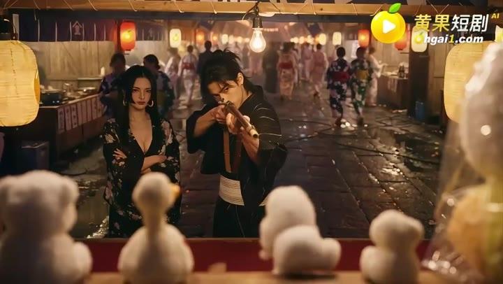 陈宇与同行女子在春祭射击摊前