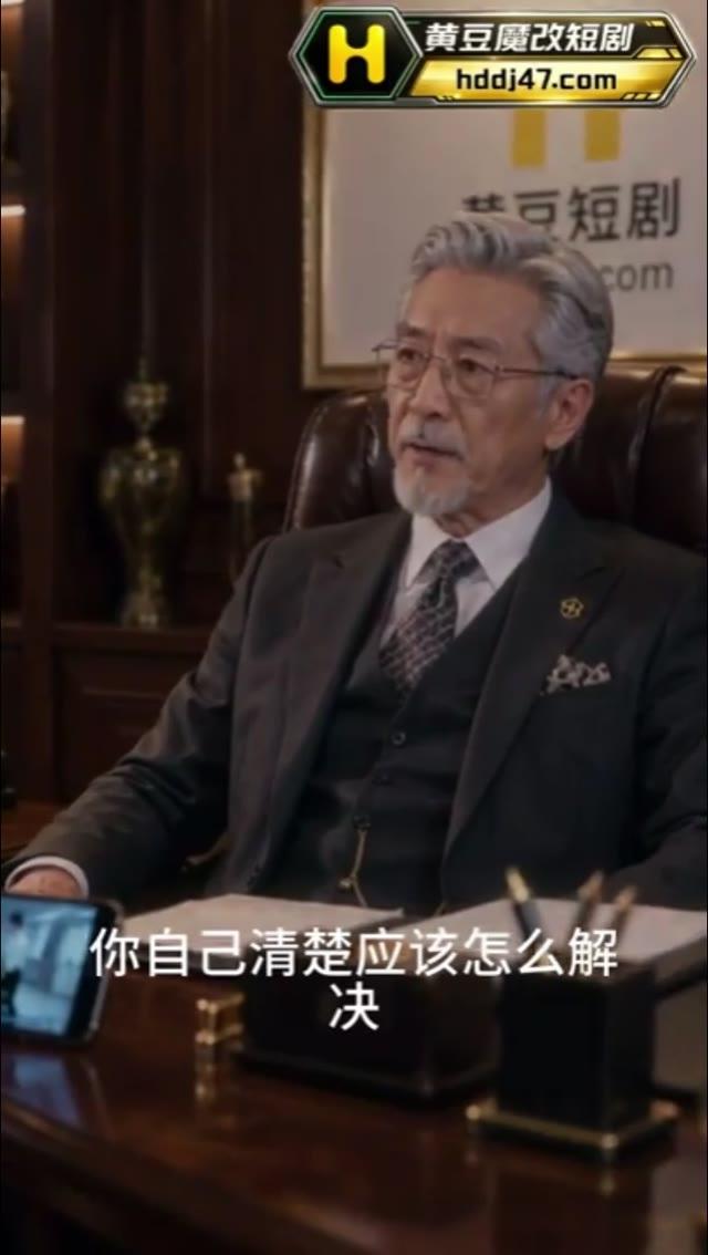 校长在办公室要求李老师自己解决录像问题