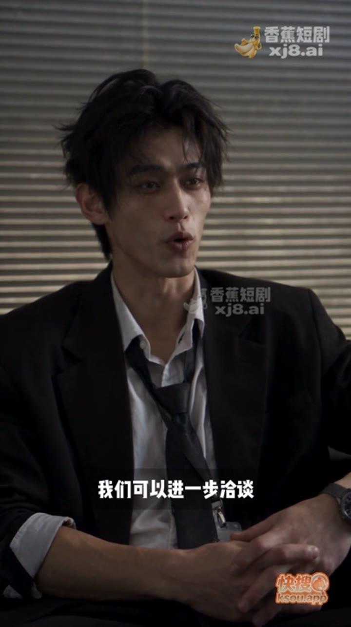 陈锋在办公室与来客洽谈代言机会