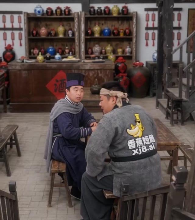 小六向大嘴解释蕙兰被关的原因
