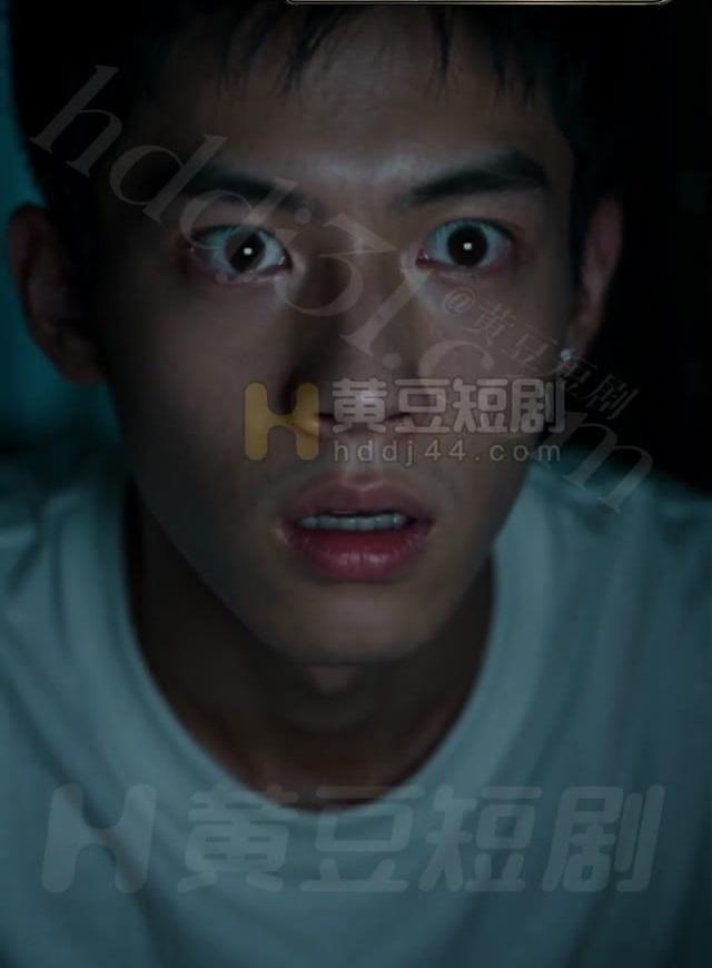 小刚回房后神情惊讶