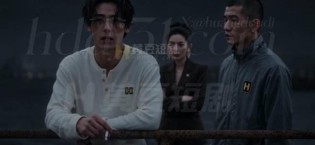 叶沙辰与手下在港口讨论航线消息