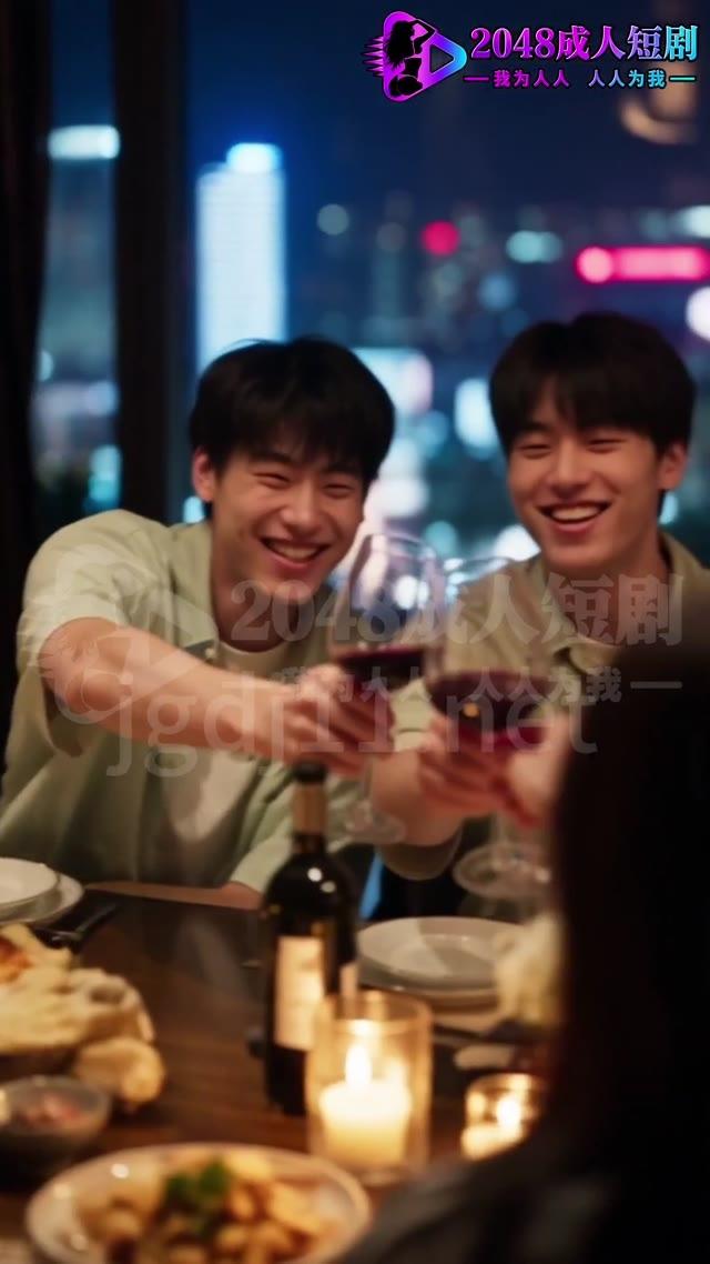聚餐中的学生在桌边举杯